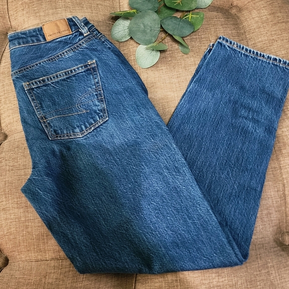American Eagle Outfitters Denim - NWT AE American Eagle Outfitters Mom Straight Jeans